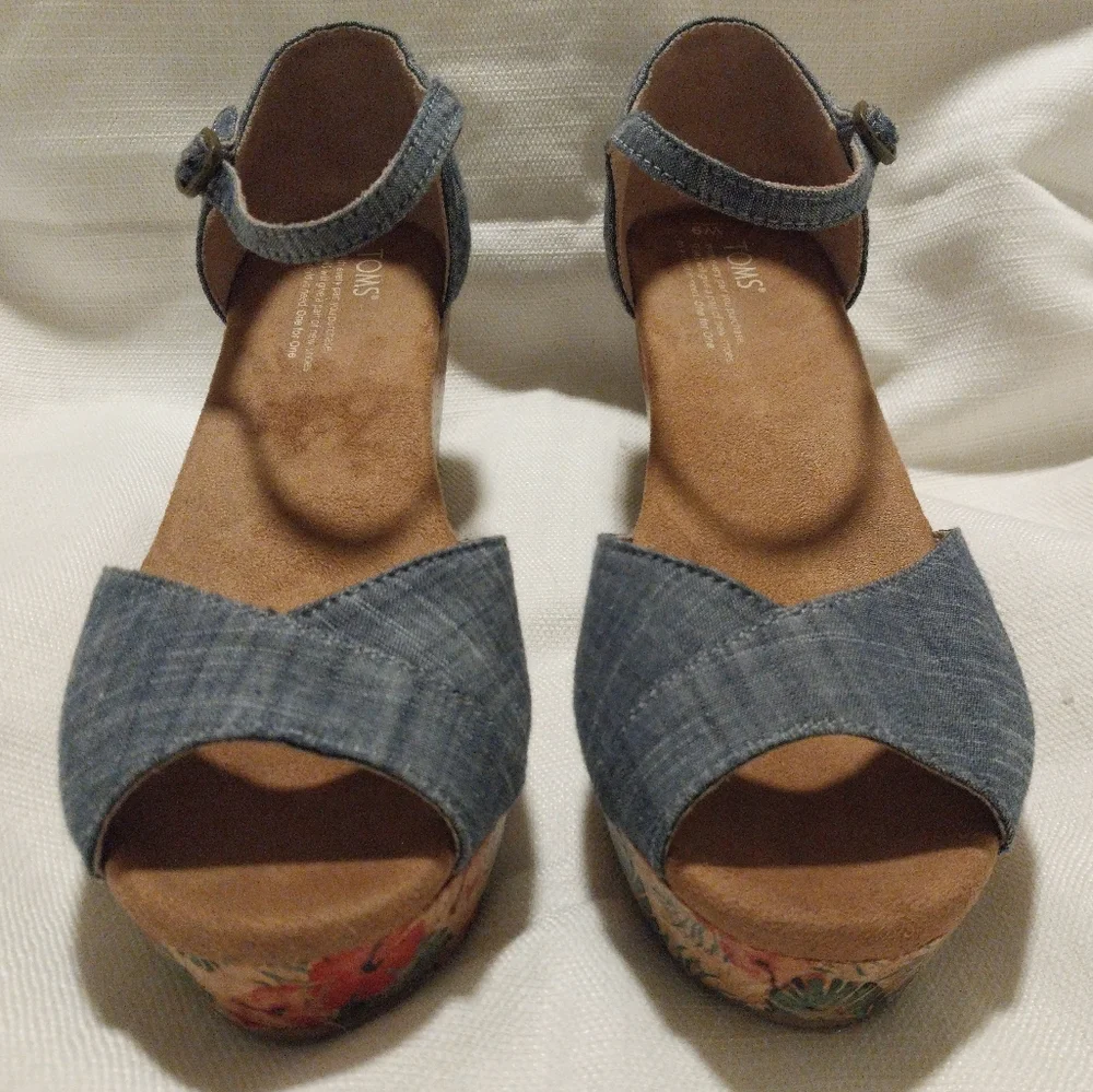 Toms Blue Chambray Hisbiscus Floral Cork Platform Wedge Ankle Strap Sandals
